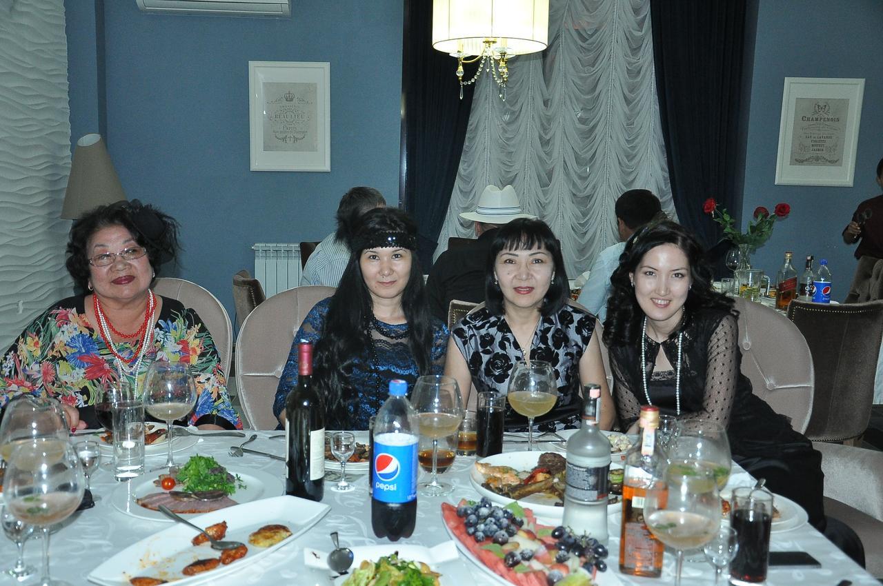 Hotel Jasmine Atyraū Екстериор снимка